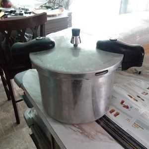 8 Quart Pressure Cooker